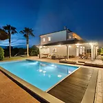 Monte Pardal W/ Heated Pool In Natural Park 빌라 *