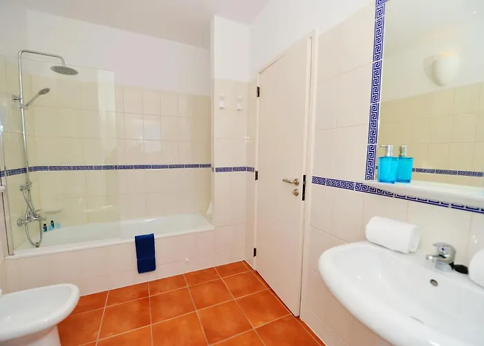 Monte Pardal W/ Heated Pool In Natural Park Villa