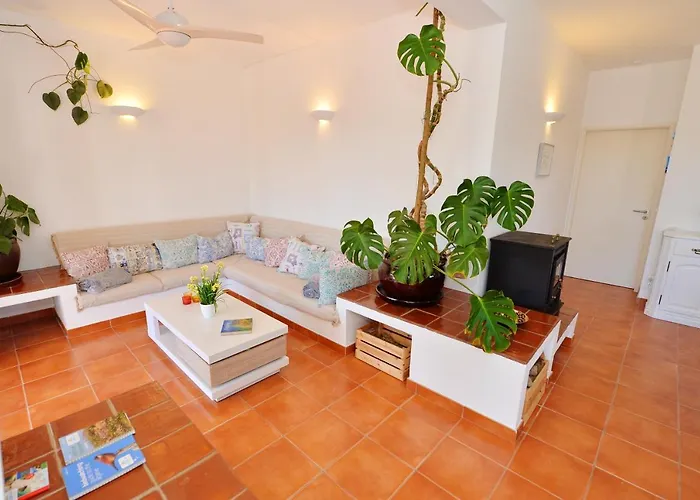 Monte Pardal W/ Heated Pool In Natural Park Villa